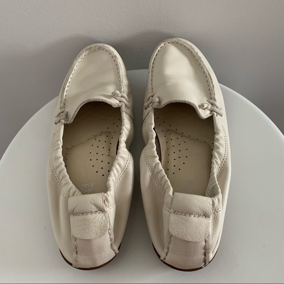 Hush Puppies - Ivory Leather Stretch Loafers - Size 8.5M - Picture 3 of 12